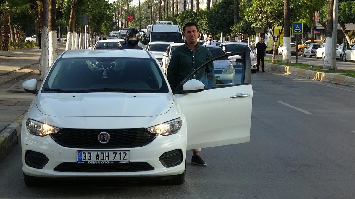 Mersin'de saat 09.05'te sirenler çalmaya başladı, vatandaşlar, saygı duruşunda bulundu.