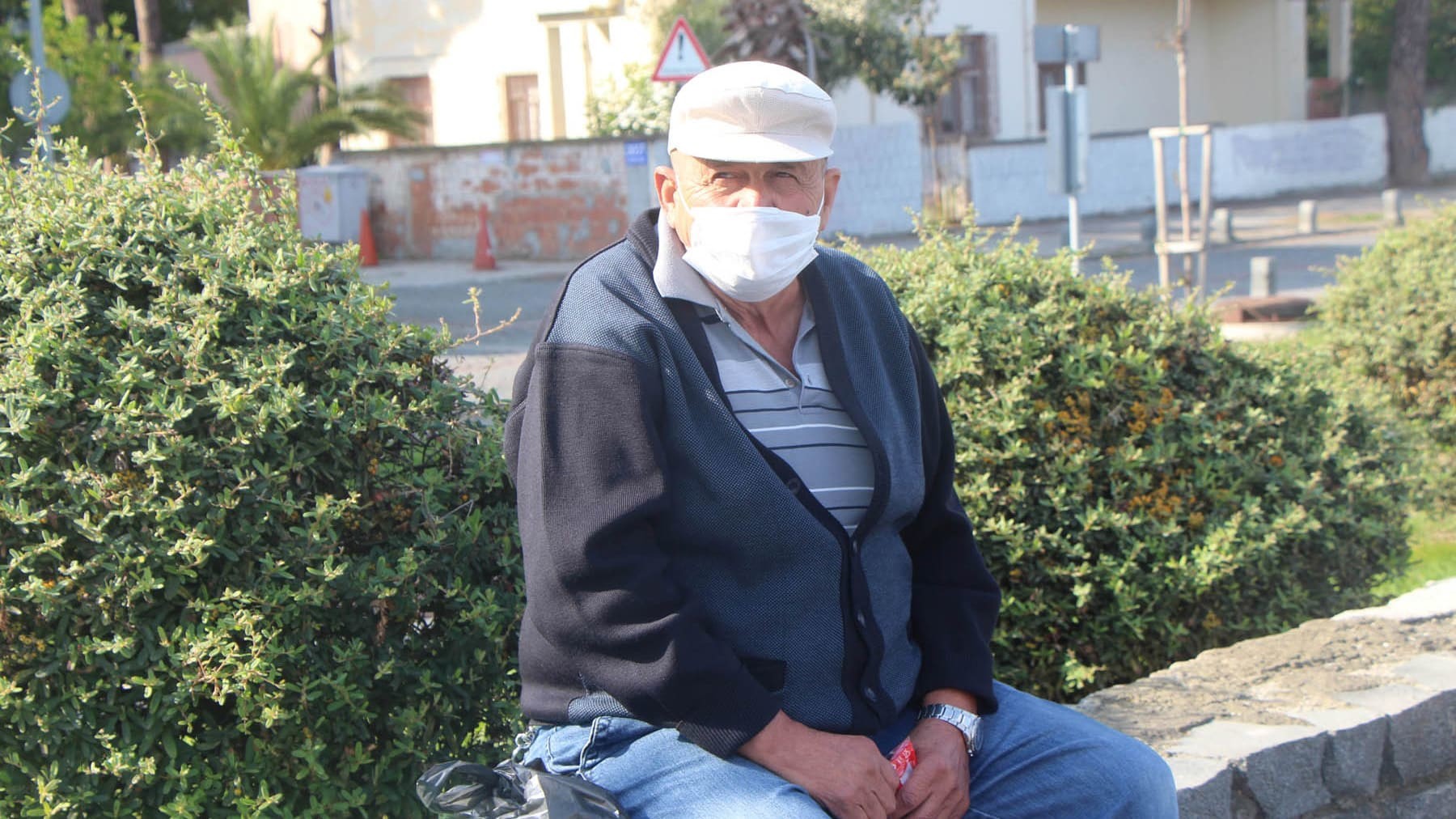 Artışın olduğu ilçelerinden biri olan Atakum sahilinde yürüyüş yapan vatandaşlar ise açıklamanın ardından endişeli olduklarını ifade etti.