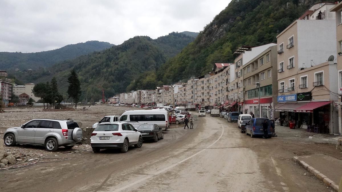 Sel felaketinden en çok etkilenen Dereli'de, afetzedeler için inşa edilecek 144 konutun temeli atılarak, yapımına başlandı.