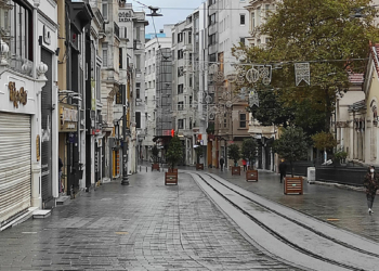 Sokağa çıkma yasağında meydanlar sessizliğe büründü, yollar boş kaldı