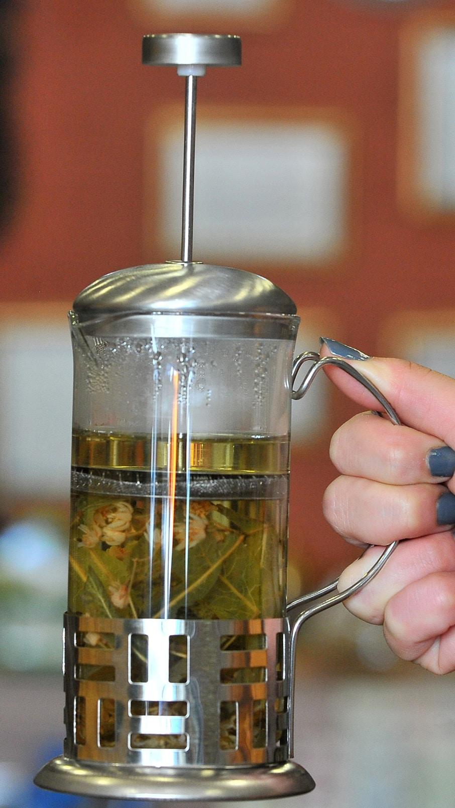 Solunum yollarını rahatlatıyor, nefes açıcı balgam sökücü bir etkisi var. Koronavirüste sık rastladığımız ateş düşürücü özelliği var, eklem kırgınlıklarına iyi geliyor