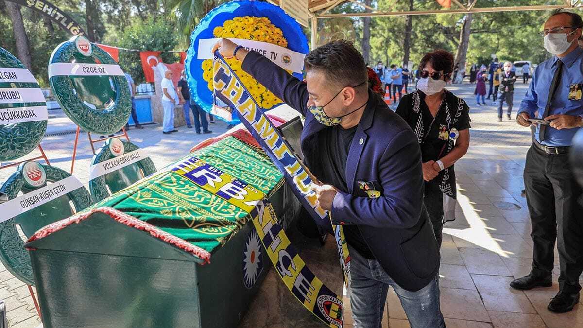 İstanbul'da kanser tedavisi gördüğü hastanede hayatını kaybeden Fenerbahçe TV sunucusu Dilay Kemer Antalya'da toprağa verildi.