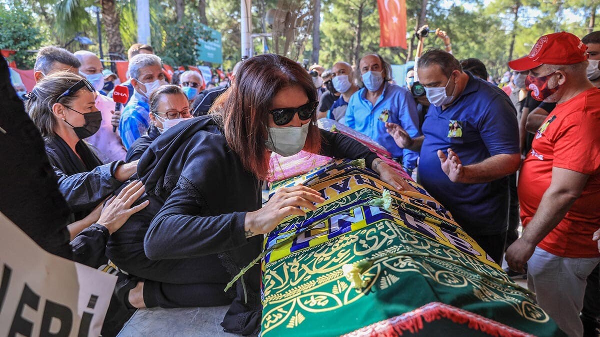 Dilay Kemer'in, babasından tarhana çorbası istediği, ancak içemeden yaşamını yitirdiği ortaya çıktı.