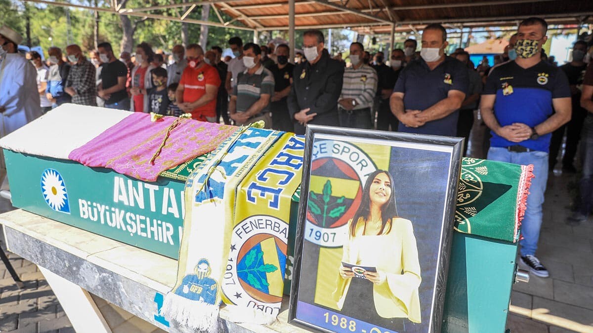 Dilay Kemer'in, babasından tarhana çorbası istediği, ancak içemeden yaşamını yitirdiği ortaya çıktı.
