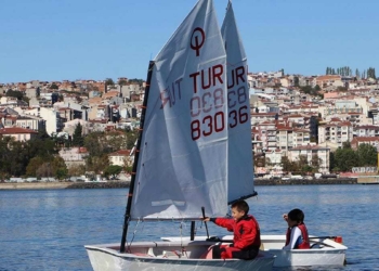 Türkiye Yelken Federasyonu Tekirdağ İl Temsilcisi Şenol Birol Uzel, Tekirdağ Yelken İhtisas Kulübü'nün elde ettiği başarılarla Türkiye'nin devleri ile yarışmaya başladığını belirterek, milli takıma sporcu yetiştiren bir kulüp olduğunu söyledi.
