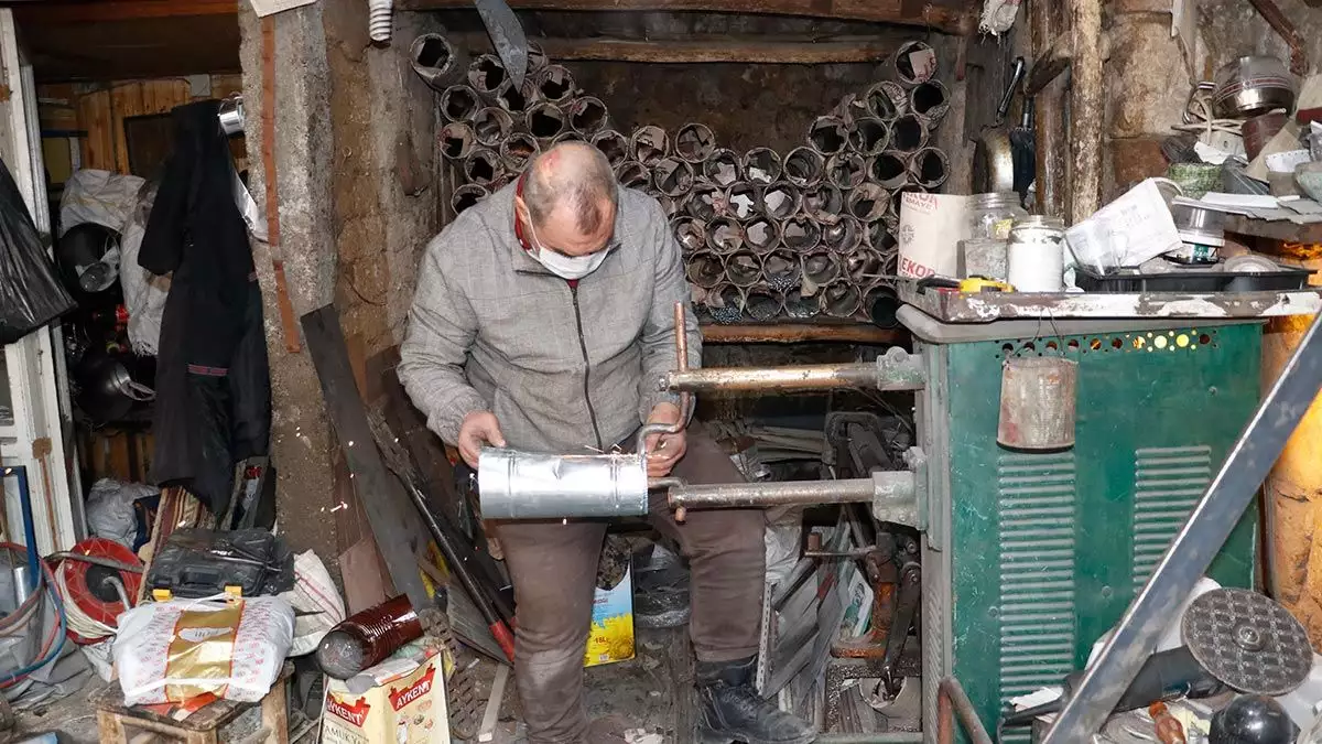 Paşaoğlu, "mardin'de benden başka soba ustası yok. Çünkü bu sanat ölmeye mahkumdur. Bu fabrikalar, teknoloji çıktı çıkalı sanatkar kalmadı".