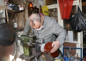 Paşaoğlu, "Mardin'de benden başka soba ustası yok. Çünkü bu sanat ölmeye mahkumdur. Bu fabrikalar, teknoloji çıktı çıkalı sanatkar kalmadı".