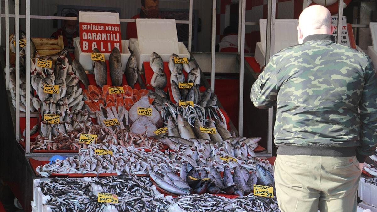 Tezgahlar hamsi ile dolmaya başladı