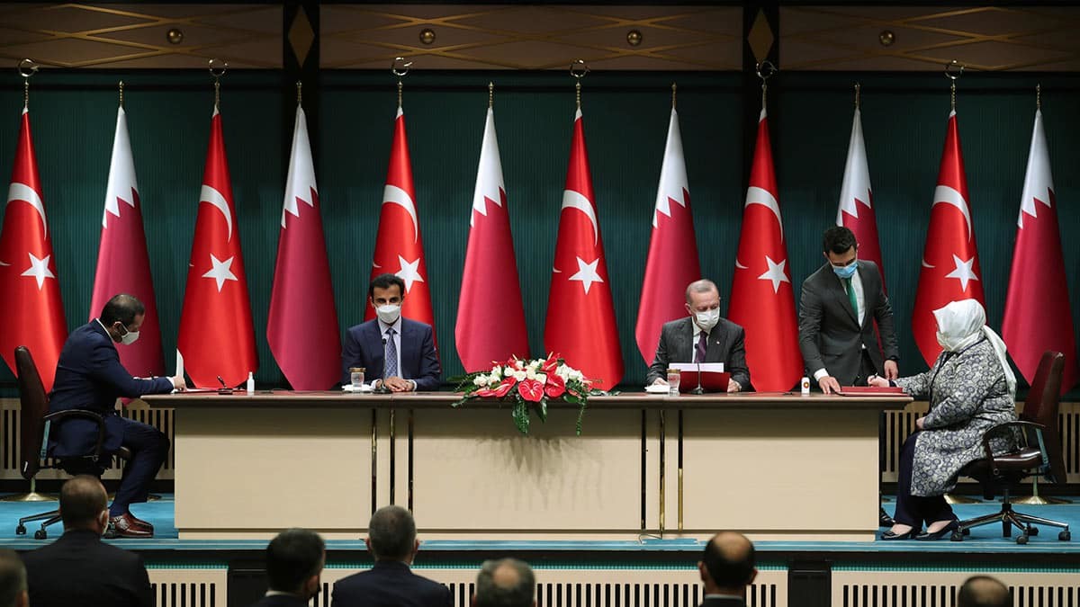 Cumhurbaşkanı Recep Tayyip Erdoğan ile Katar Emiri Şeyh Temim Bin Hamad El-Sani'nin katılımı ile iki ülke arasında 10 anlaşma imzalandı.