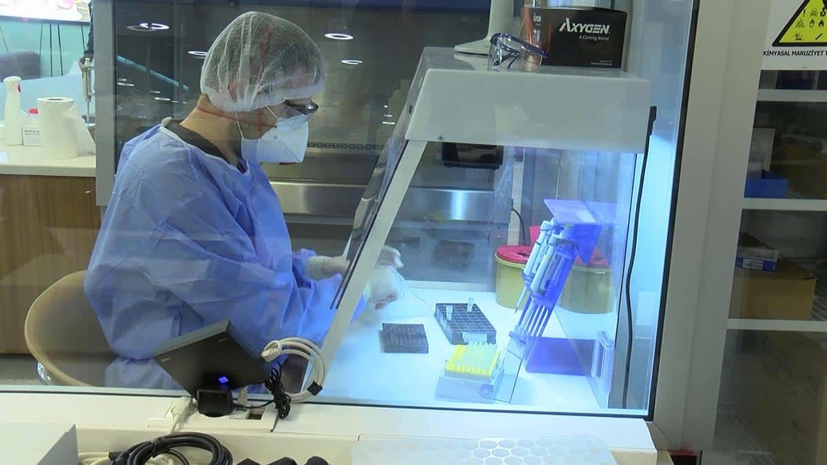 Uzmanlar evde yapılan hızlı testler konusunda uyarıyor, Tanı koymada güvenilir değil mutlaka hastaneye giderek PCR testi yaptırmalı.