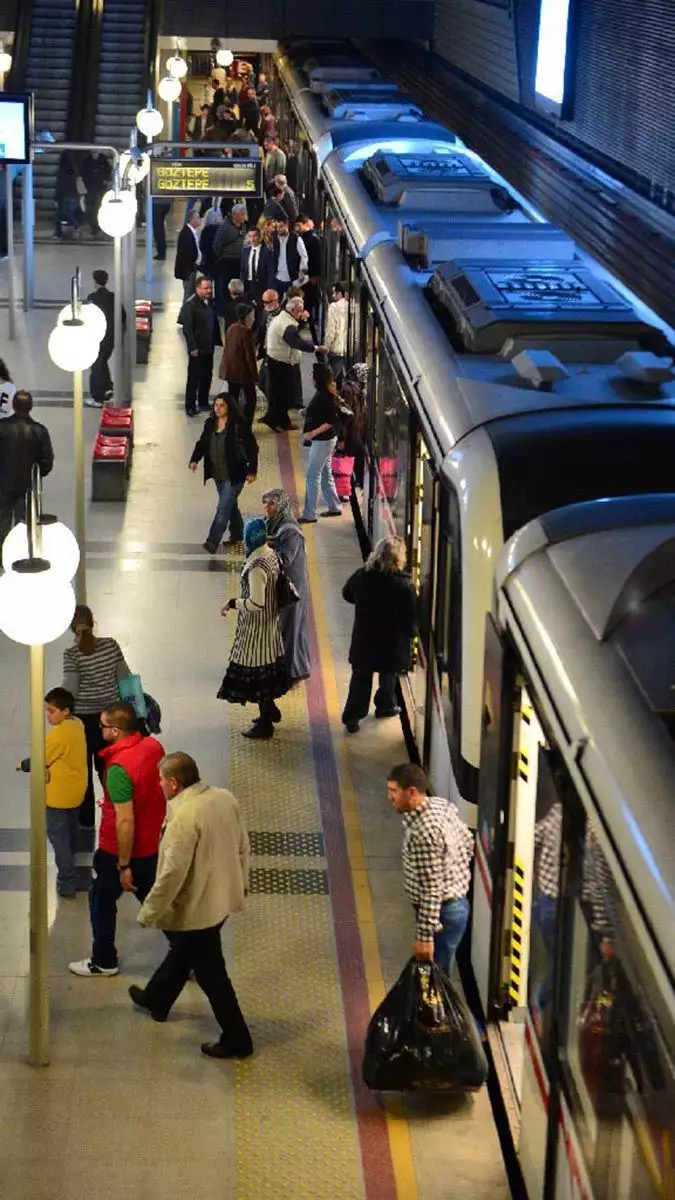 Toplu taşımalardaki kalabalık tehlike saçıyor
