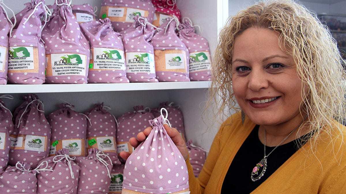 Girişimci kadınlar onlarca çeşit ürünü satışa sunuyor