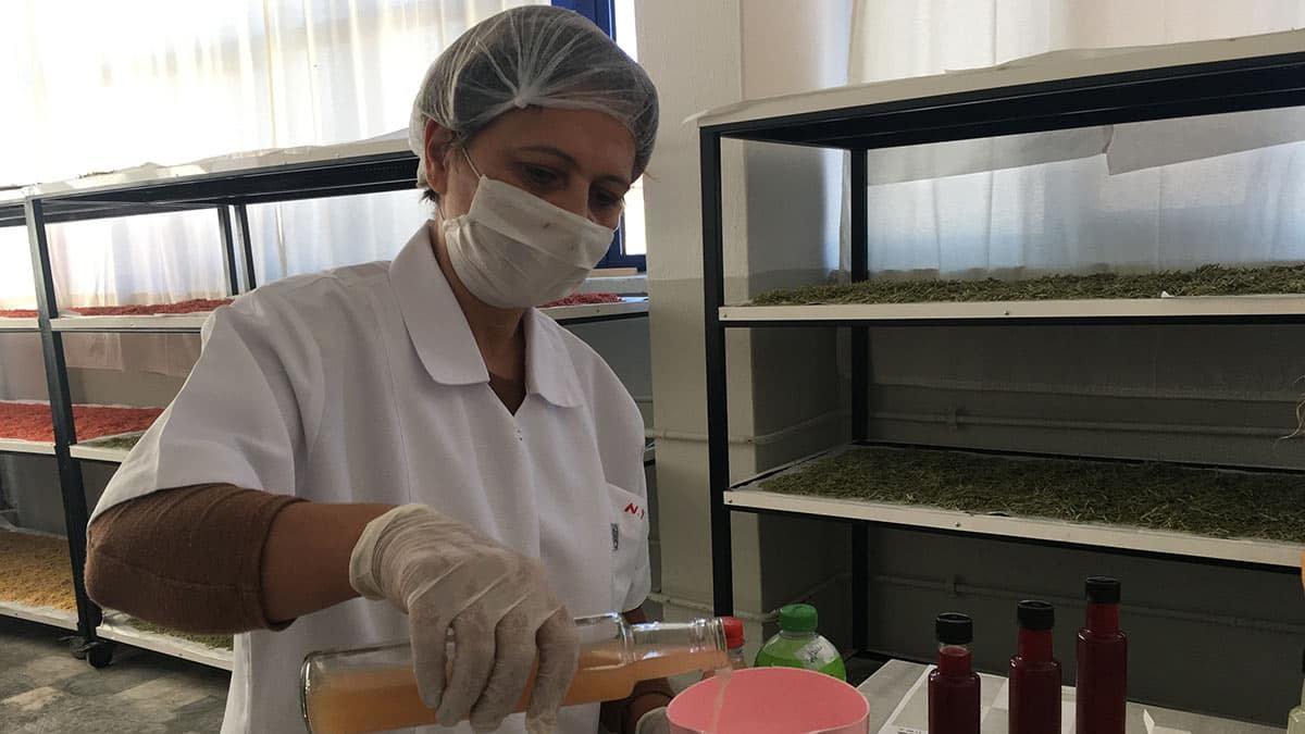 Girişimci kadınlar onlarca çeşit ürünü satışa sunuyor