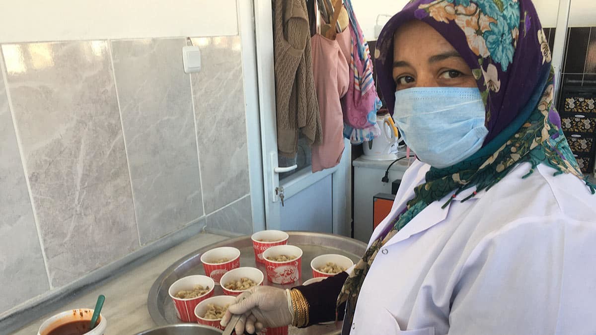 Isparta'nın Yalvaç ilçesinde geçen yıl bir araya gelerek kooperatif çatısı altında toplanan girişimci kadınlar, şimdi ürettikleri onlarca çeşit ürünü kooperatif aracılığıyla satışa sunuyor.