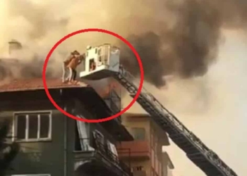 Çatıda mahsur kalan 4 kişiyi itfaiye kurtardı