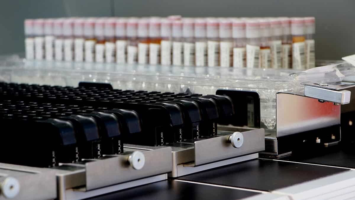 Türk Kızılay Adana Şube Başkanı Ramazan Saygılı, Adana’daki Mikrobiyoloji Laboratuvarı'nda 1 yılda 600 bin ünite kanın işlendiğini belirtti.