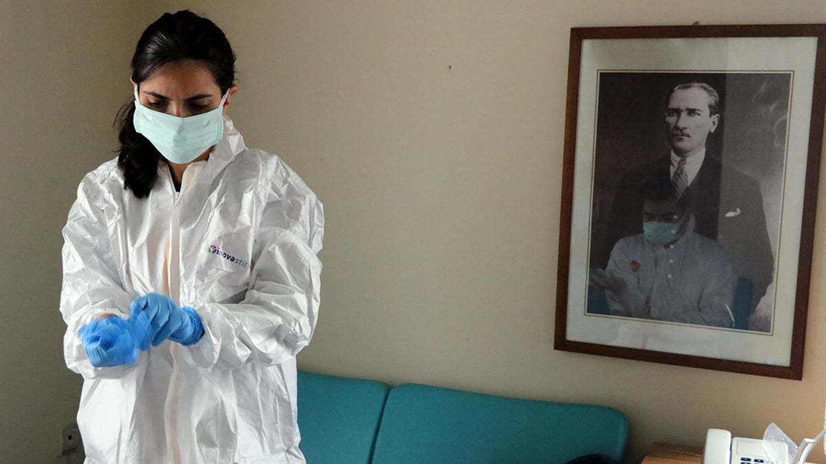 Zonguldak'ta, koronavirüs ile mücadele eden filyasyon ekiplerinin 1 günü görüntülendi. 276 personelin görev aldığı 96 ekip, gece- gündüz mücadele veriyor.