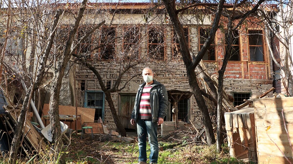 Sipsi yapımcısı ve icracısı Mehmet Bedel, İliçin Çetiner'in 100 yıllık evini restore ettirip 'Kültür Evi' olarak hizmete sunacak.