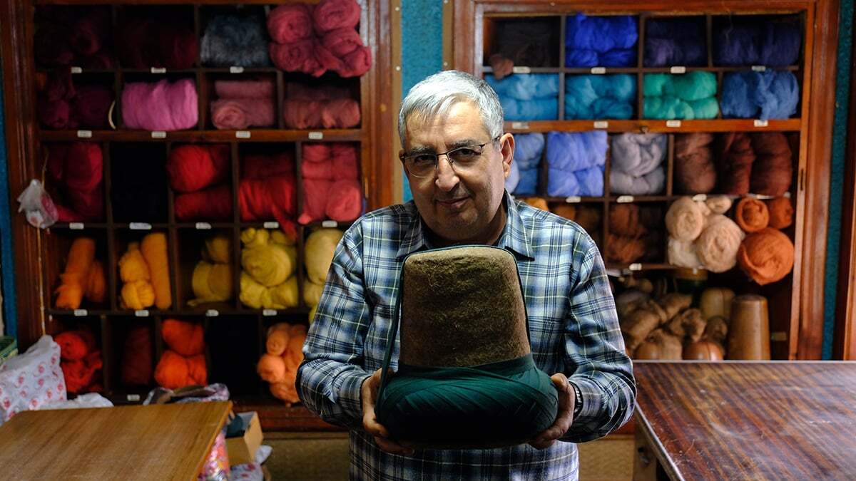 Dede mesleği olan keçeciliği sürdürdüğü için mutlu olduğunu ifade eden Berberoğlu, “Keçecilik genetikte var. Dedem keçeciymiş, babam da keçeci".