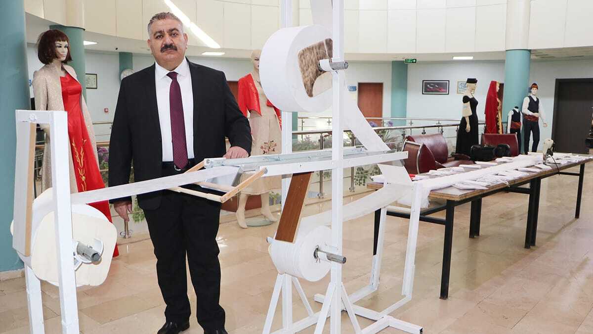 Atık malzemelerden maske makinesi