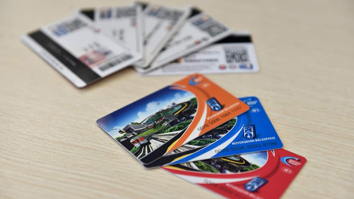 EGO'dan 61-64 yaş ANKARAKART sahibi vatandaşları 15 Ocak 2021 tarihine kadar vize ücretini gecikmeden yatırmaları konusunda uyardı.