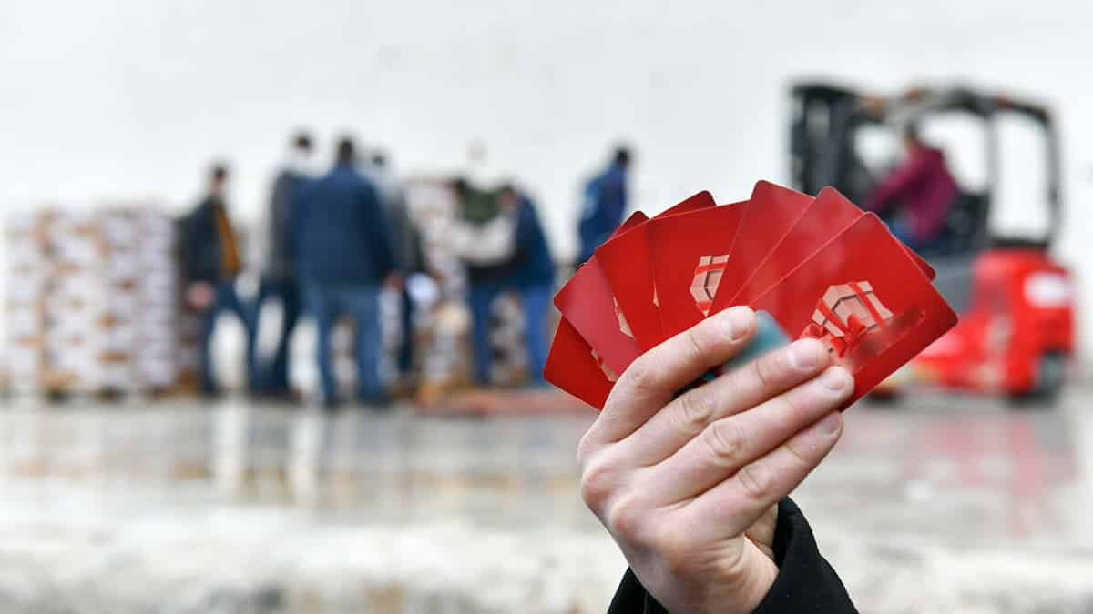 Başkent’teki esnaf odaları ve sektör temsilcileri ile 29 Kasım’da bir araya gelen Başkan Yavaş, “Kimsenin aç ve açıkta kalmasına gönlümüz razı değil. Yakınınızda değil yanınızdayız.