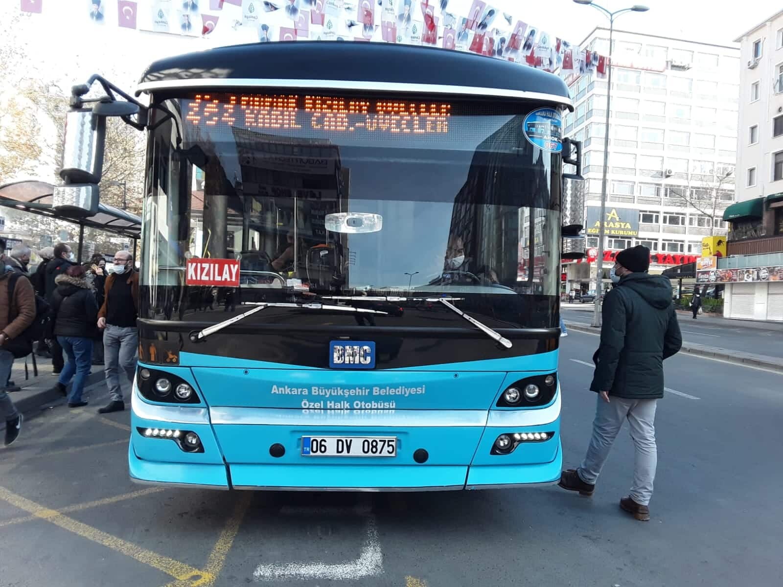 Özel toplu taşıma araçlarına akaryakıt desteğinin ardından şimdi de nakdi destek sağlandı.