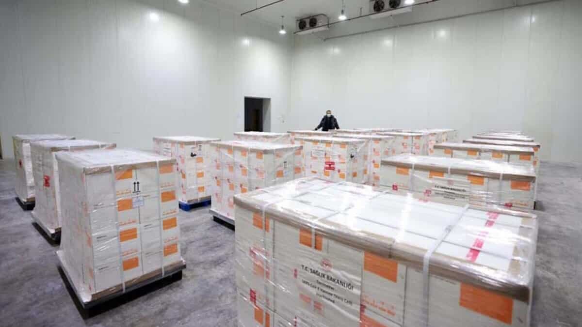 Aşılar özel depolarda muhafaza edilecek