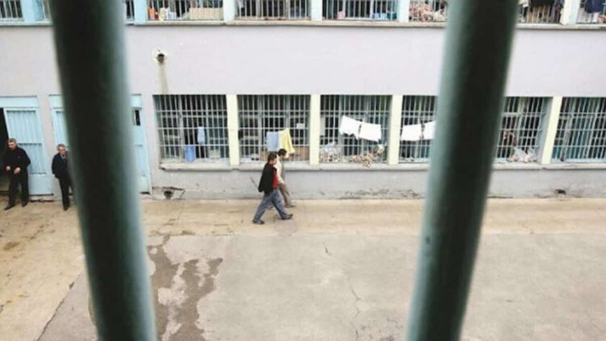 Çıplak arama propagandasına soruşturma