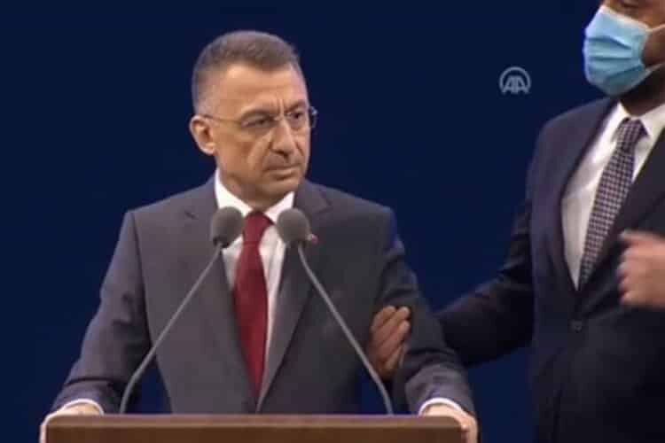 Fuat Oktay kürsüde rahatsızlandı