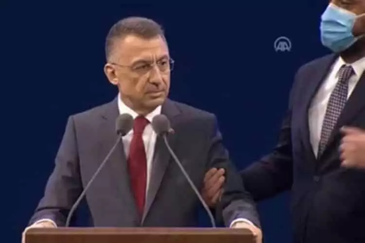 Fuat oktay kürsüde rahatsızlandı