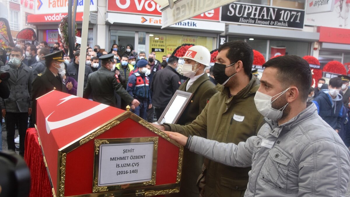 Şehidimiz gözyaşları içinde toprağa verildi