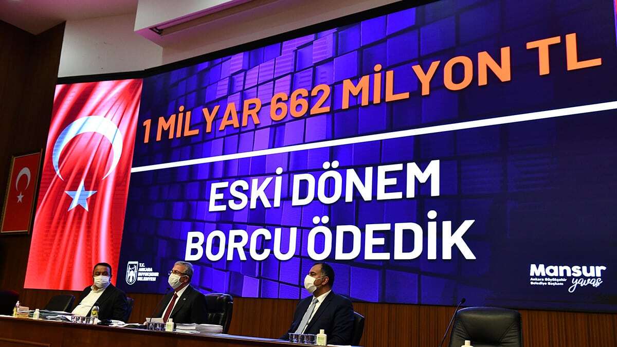 Geçmiş dönemlere ait 3 katrilyonluk yolsuzluk dosyasını savcılığa verdiklerini açıklayan Başkan Yavaş, özellikle yolsuzlukla mücadelede yalnız kaldıklarını belirtti.