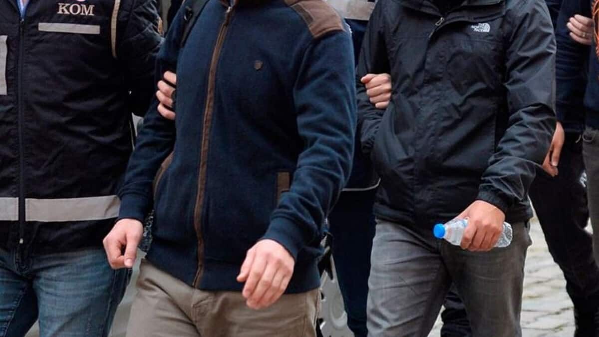 İzmir merkezli 50 ilde FETÖ operasyonu