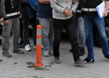 İzmir'de FETÖ operasyonu: 82 kişi hakkında gözaltı kararı