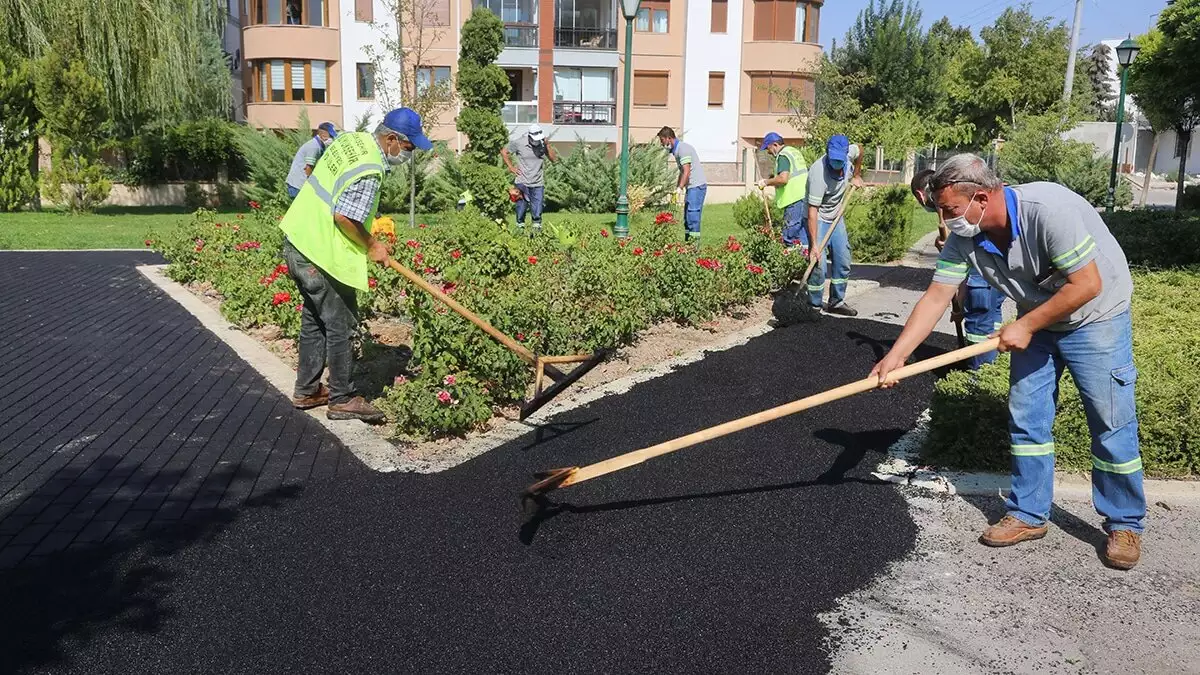 Büyükşehir belediyesi sorumluluğunda bulunan kent merkezinde gerçekleştirdiği çalışmaların yanı sıra kırsalda çalışmalarına hız kesmeden devam ediyor.