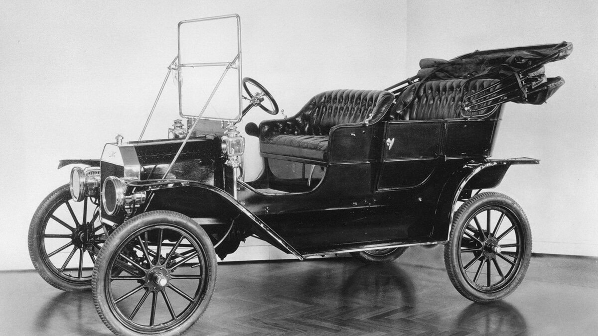 Henry Ford'un ilk T modelli arabası