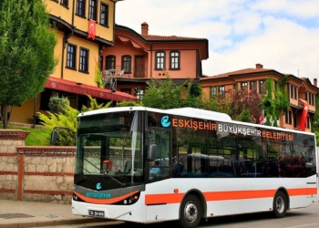 Sağlık çalışanları için ücretsiz toplu taşıma devam edecek