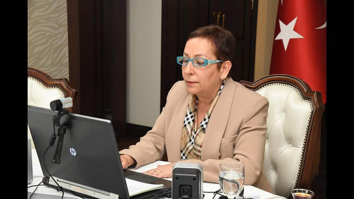 TİGEM Müdürü Ayşe Ayşin Işıkgece, “Logo kullanımı, bilinç, üretim şekliyle alakalı standardizasyon, satın alan kişilerin konuya hakimiyeti ve bu konuda kontrol mekanizmalarını oluşturmaları çok önemli. Yönetişim ve denetimiyle ilgili gerekliliklerin kamu tarafından sağlanması gerekiyor” dedi.