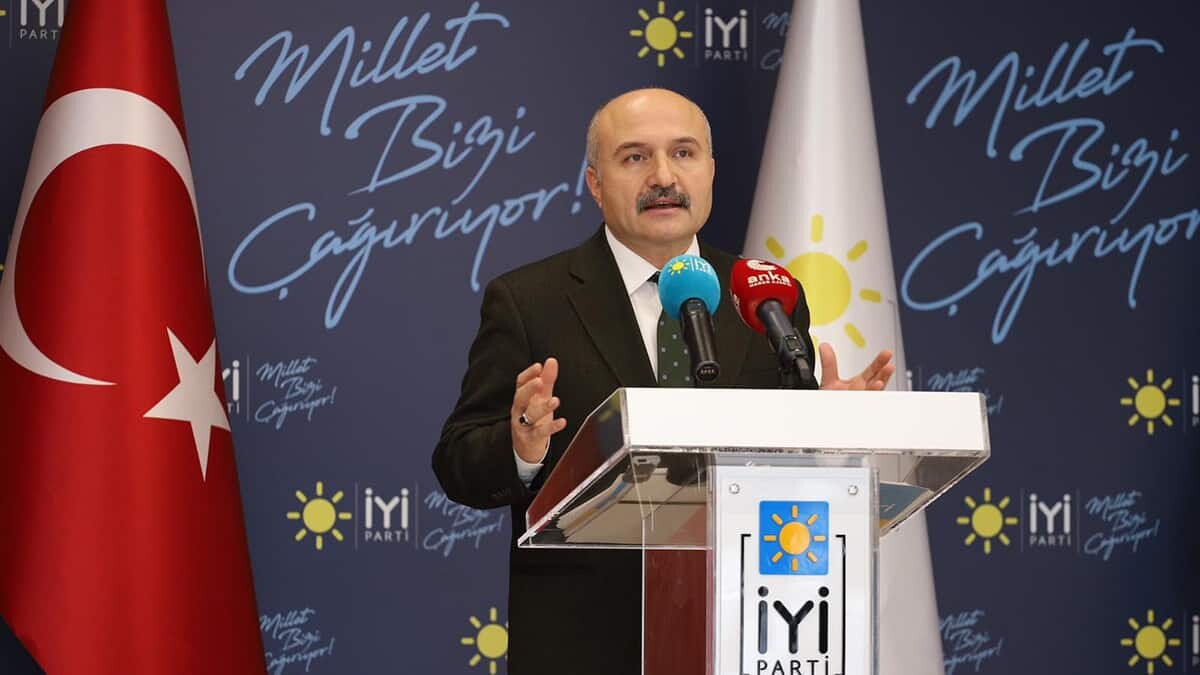 Merkez Bankası başkanı biz kura müdahale etmeyeceğiz dedi. Merkez Bankasının böyle bir karar alması çok geç olmuştur. Türkiye'nin 125 milyar doları kime nasıl gittiği belli olmayacak şekilde heba olmuştur.