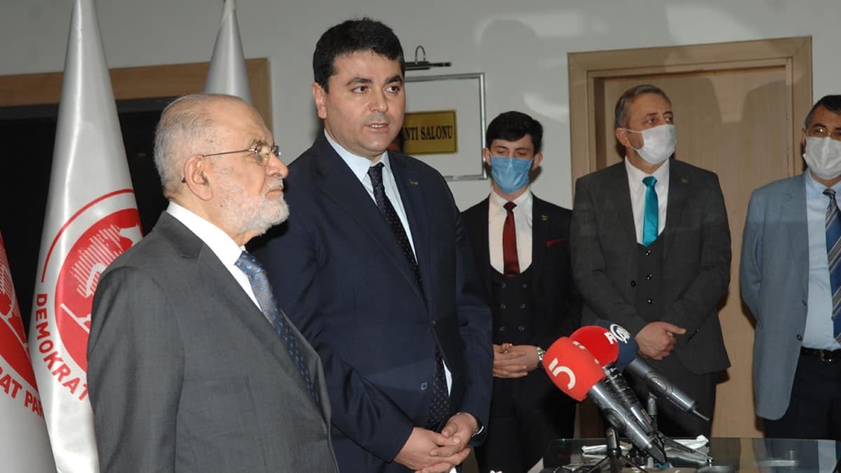 Genel Başkan Karamollaoğlu ve heyetini, Demokrat Parti Genel Başkanı Gültekin Uysal, beraberindeki heyette yer alan Ordu Milletvekili Cemal Enginyurt, Genel Başkan Yardımcıları Muhammet Kelleci, Ahmet Uyanık, Bülent Şaninalp, Murat Aydoğdu ve GİK Üyesi Adnan Turfan karşıladı.