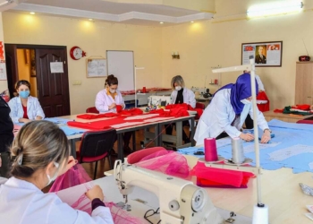 BELMEK eğitmenlerinden lösemili çocuklara kıyafet