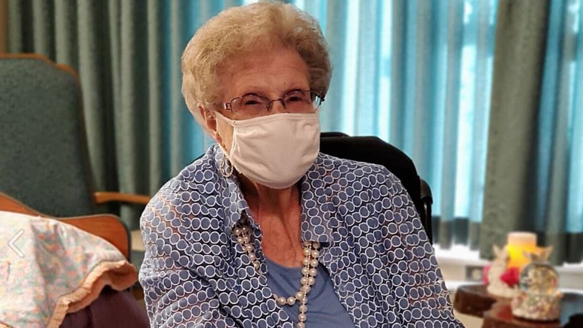 107 yaşındaki kadın koronavirüsü yendi