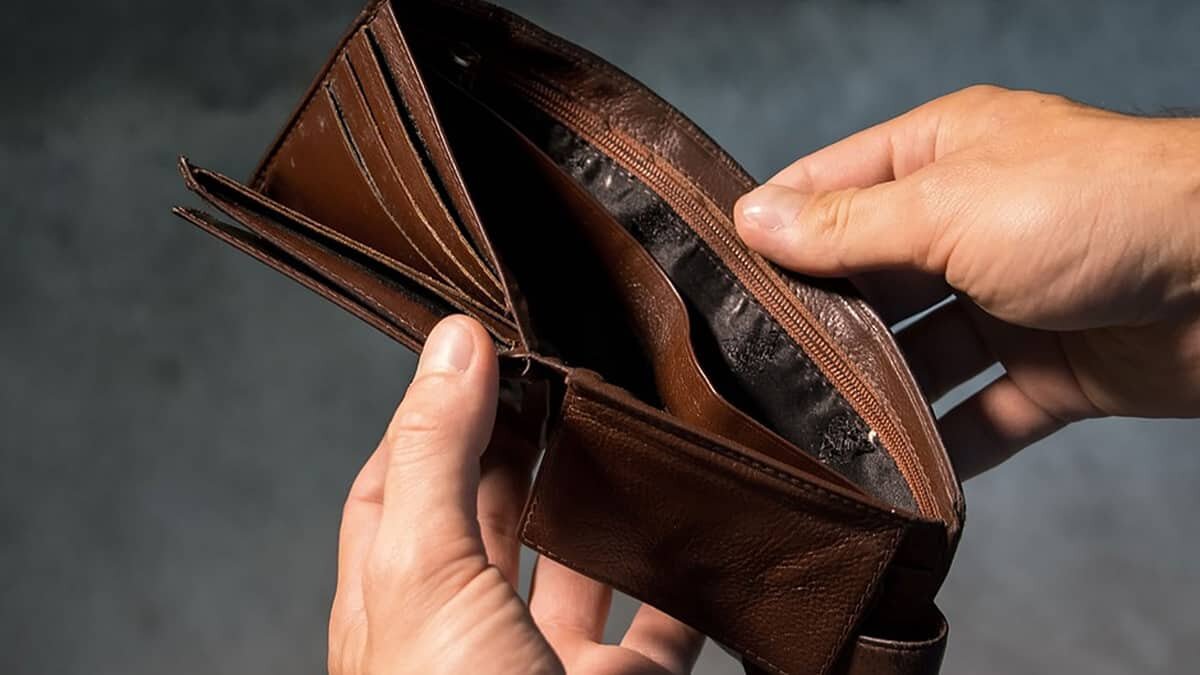 2018’den bu yana, yıllık enflasyon oranı baz alınarak yapılan zamlar, alım gücünün ekonomiye bağlı olarak düşmesi karşısında işçiyi tatmin etmiyor.2018 Kasım ayında yapılan “Açlık ve Yoksulluk Sınırı Araştırması’nın sonuçlarına göre dört kişilik ailenin sağlıklı, dengeli ve yeterli beslenebilmesi için yapması gereken gıda harcaması tutarını ifade eden "açlık sınırı" bin 943 lira olarak belirlenmişti.