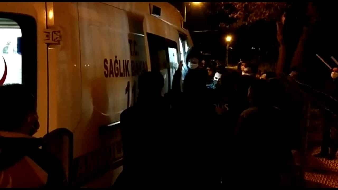 Adana'da kuyu çöktü, toprak altında kalan 2 işçiden 1'i öldü