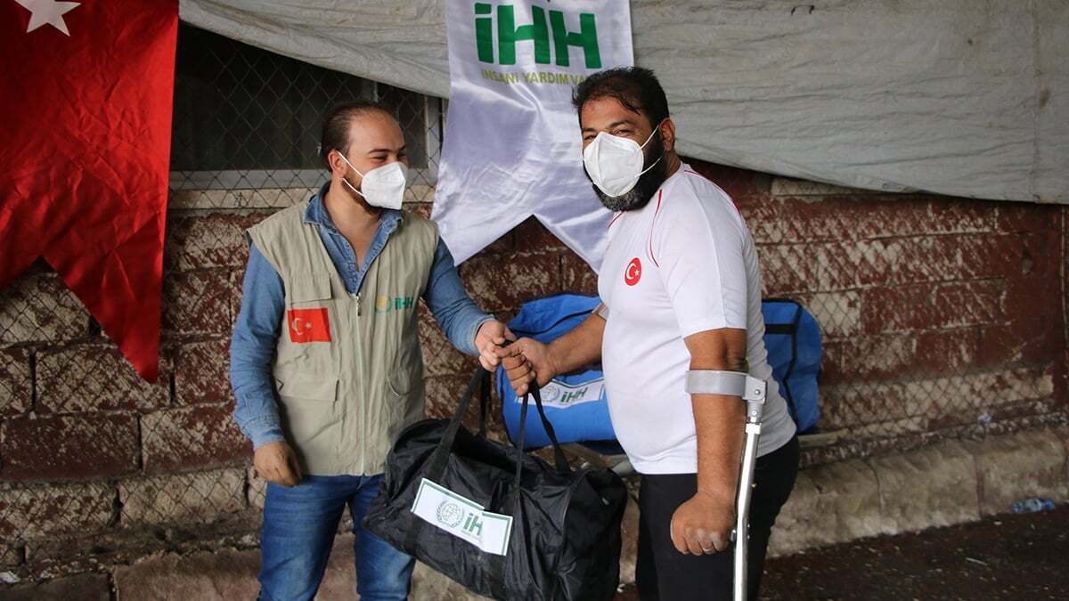 Suriye’nin kuzey batısındaki Afrin ilçesinde, iç savaş sırasında bedensel uzuvlarını kaybeden sporculardan oluşan iki ampute futbol takımı, 3 Aralık Dünya Engelliler Günü’nde motivasyon maçı oynadı.