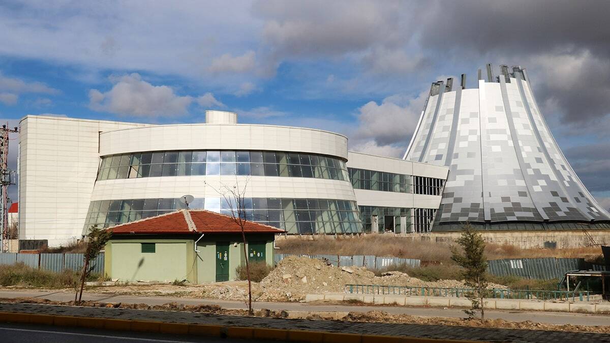 Bir müzayedede satılmak istenirken, Türkiye makamlarının devreye girmesiyle 60 yıl sonra yeniden anavatanına getirilen Kybele heykeli heyecan yarattı.