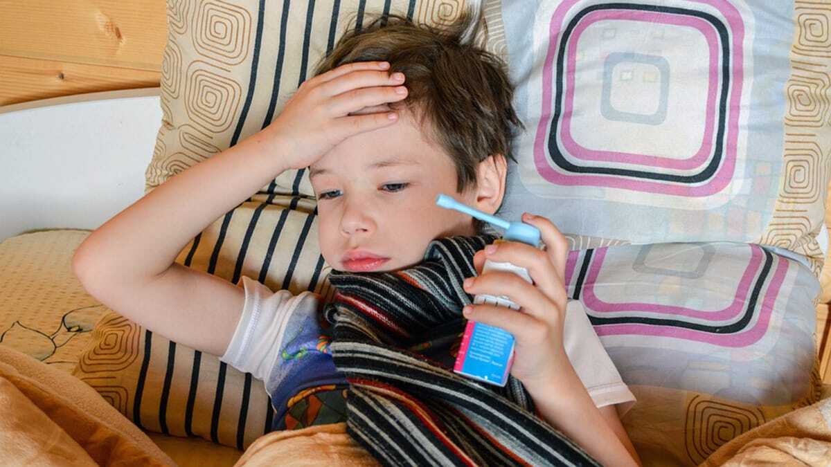 Soğuk alerjisinden korunmak için kalın giyinmeli