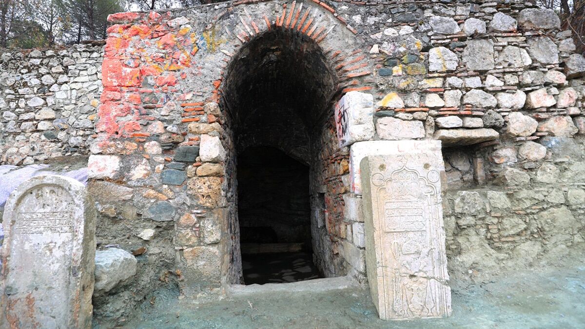 Venk Ayazması'nda rahibe ait mezar taşı bulundu