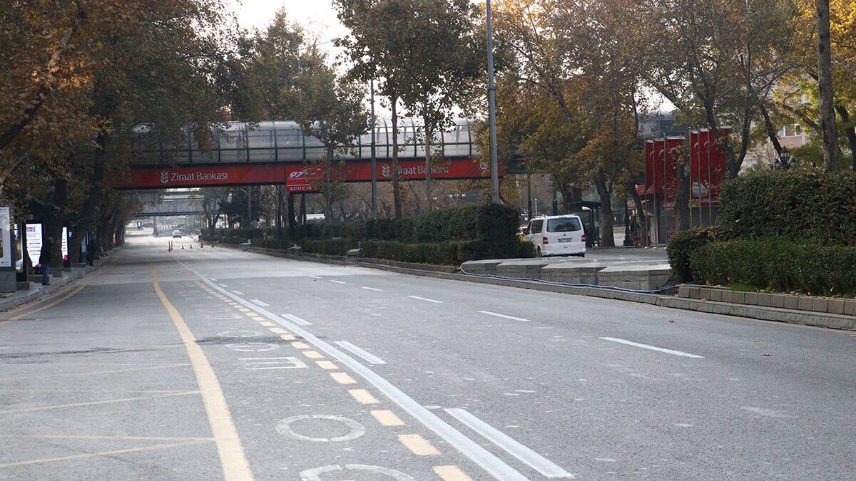 Sokağa çıkma kısıtlamasının ikinci gününde de sokaklar boş